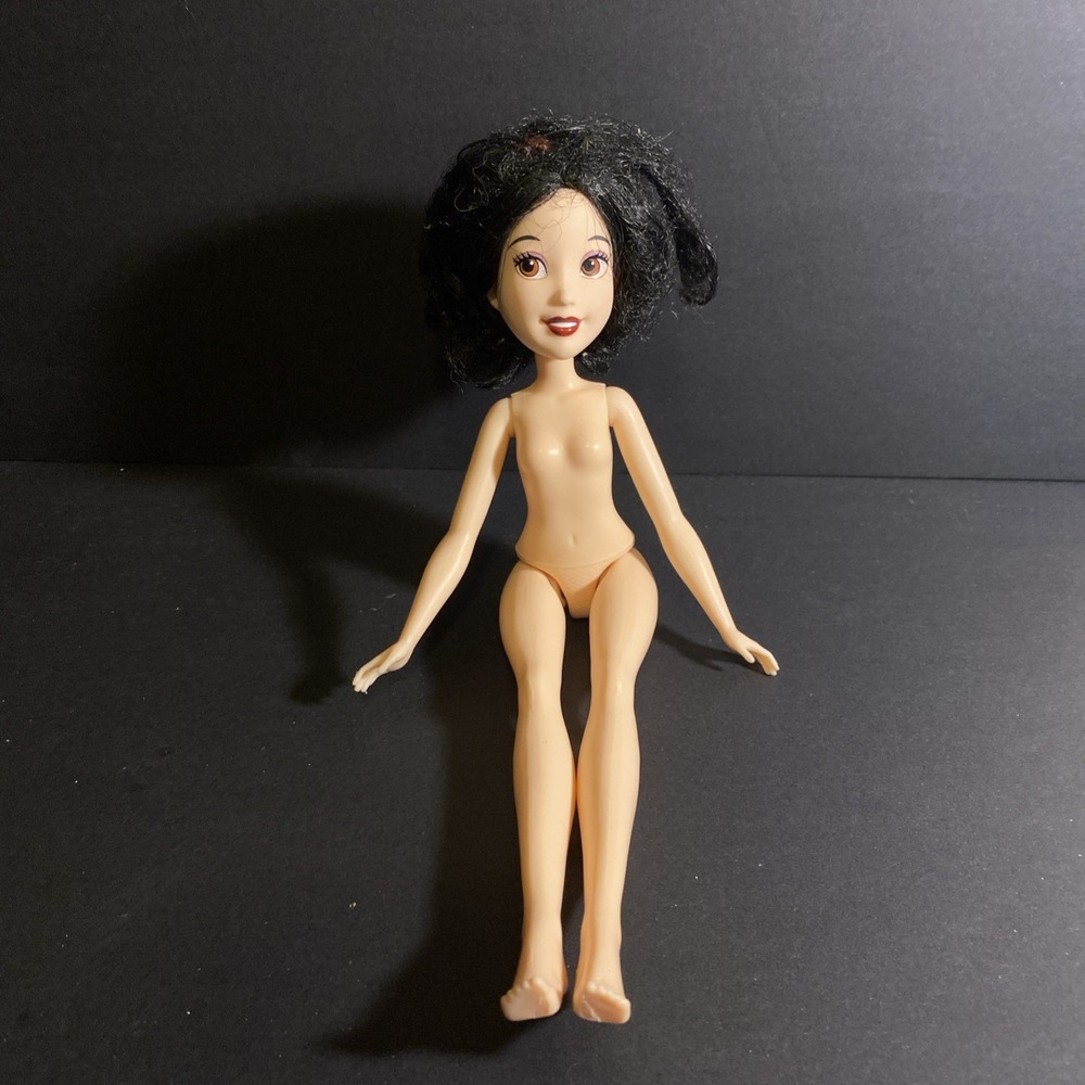 2015 Disney Hasbro Snow White & Seven Dwarves 10in. Doll Nude